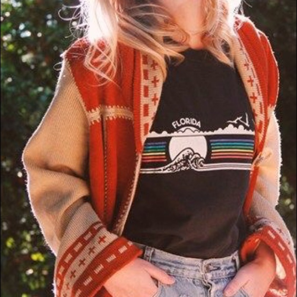 [ONE] Mystery 90’s Style Tee - Picture 6 of 7